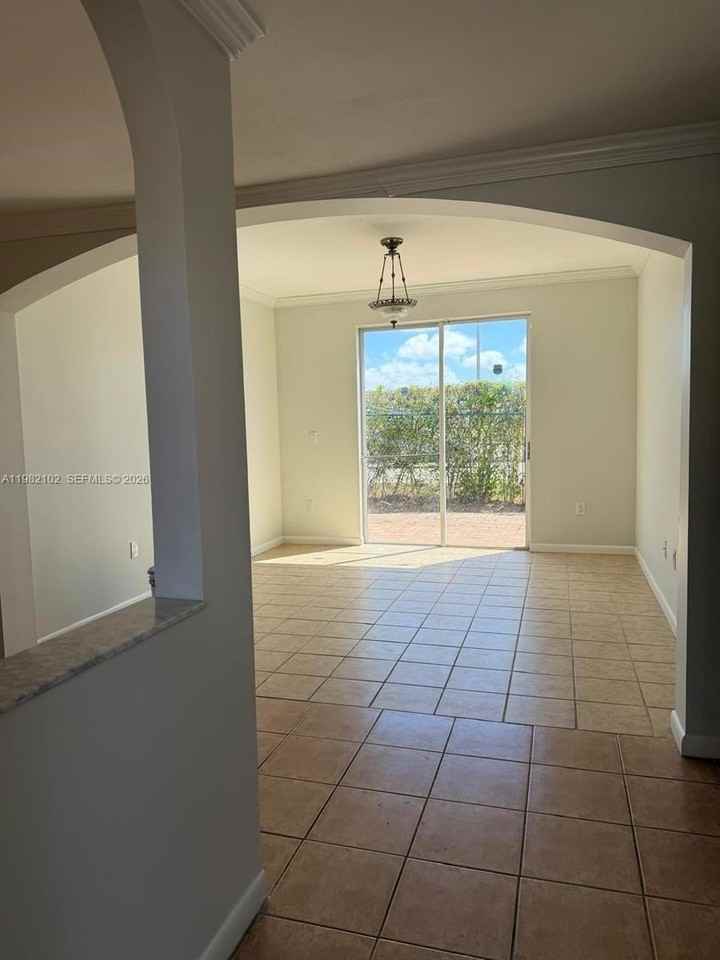 16060 Sw 87th Ter #0 - Photo 3 of 40