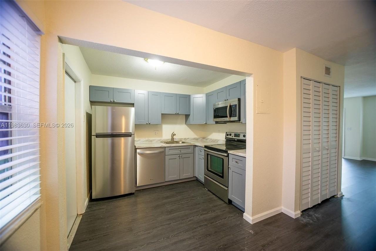 4803 Nw 9th Dr #4803 - Photo 5 of 34