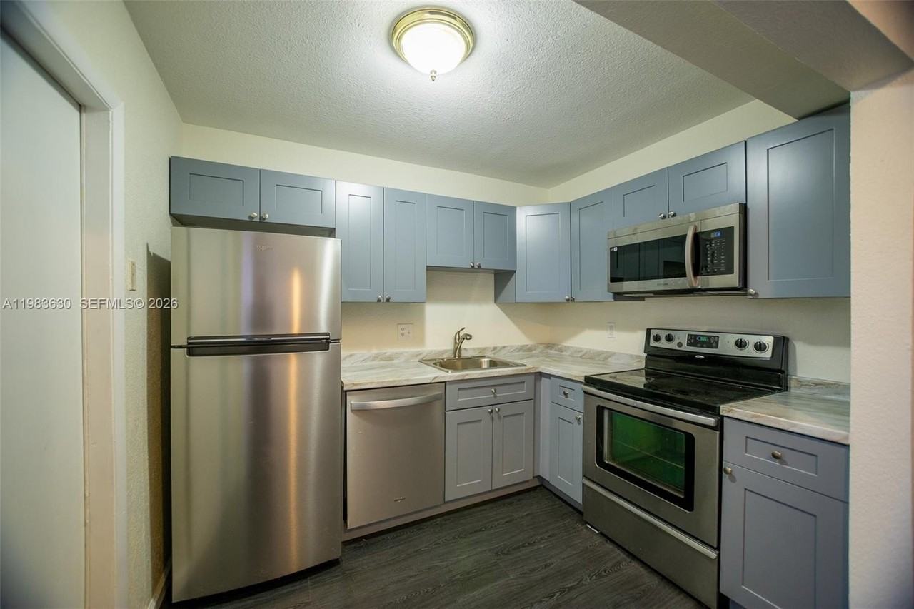 4803 Nw 9th Dr #4803 - Photo 6 of 34