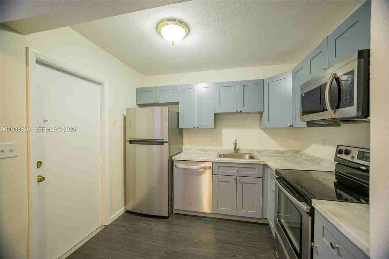 4803 Nw 9th Dr #4803 - Photo 7 of 34