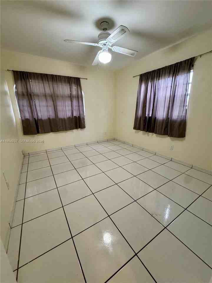 11234 Sw 169th St - Photo 5 of 10