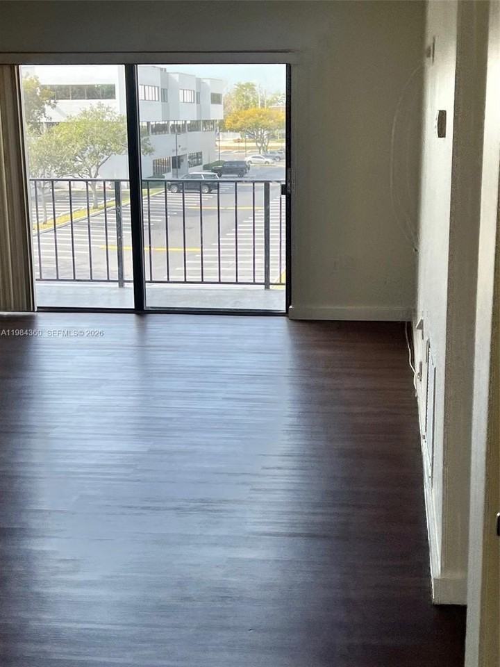 10431 N Kendall Dr #D314 - Photo 7 of 32