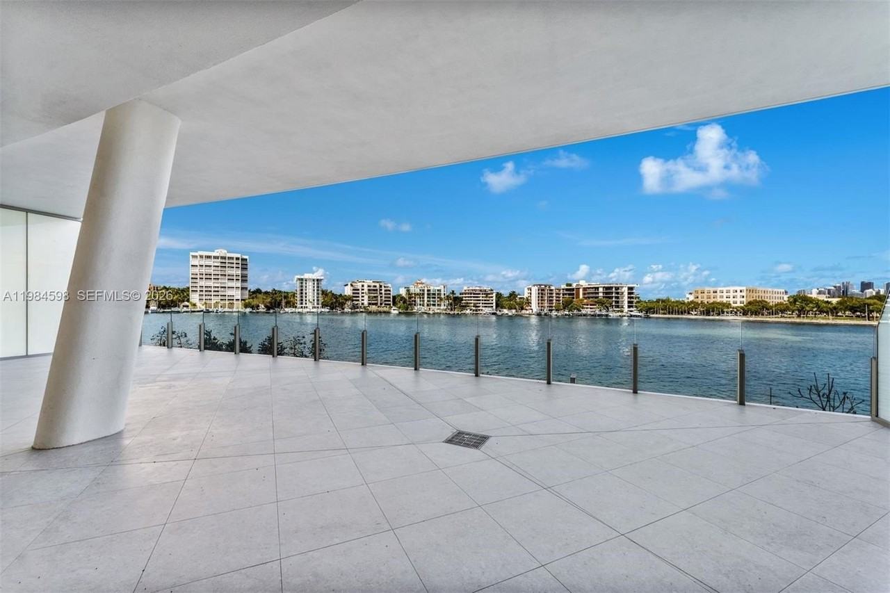 5 Grove Isle Dr #L204 - Photo 2 of 34