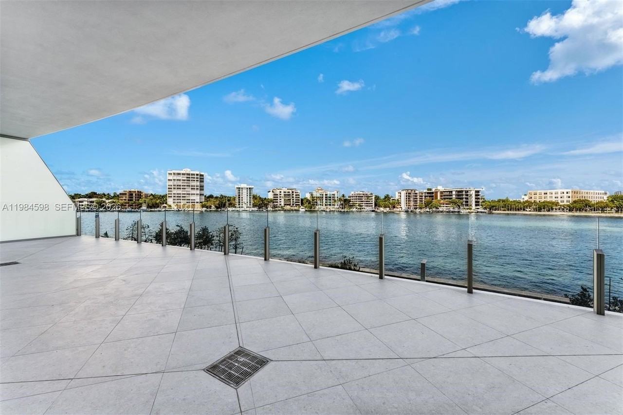 5 Grove Isle Dr #L204 - Photo 3 of 34