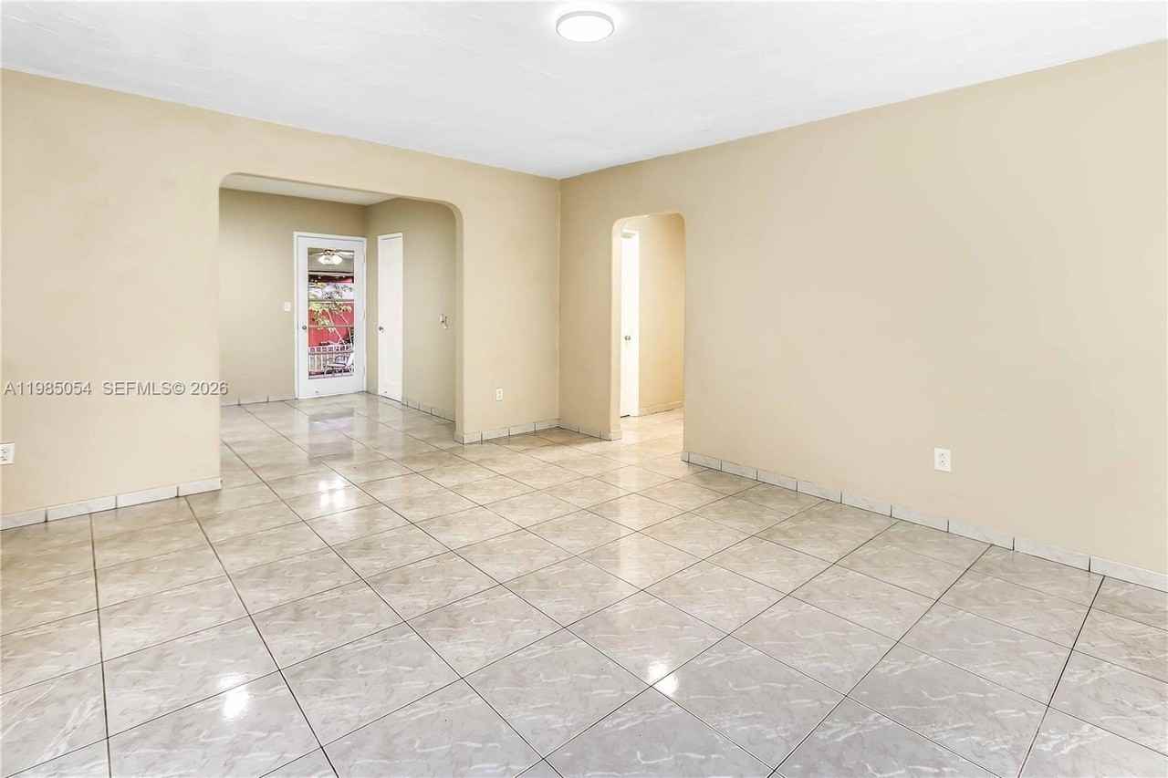 1015 Cortez St - Photo 3 of 50
