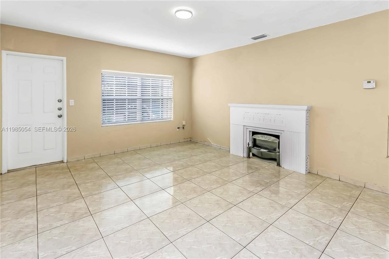 1015 Cortez St - Photo 4 of 50