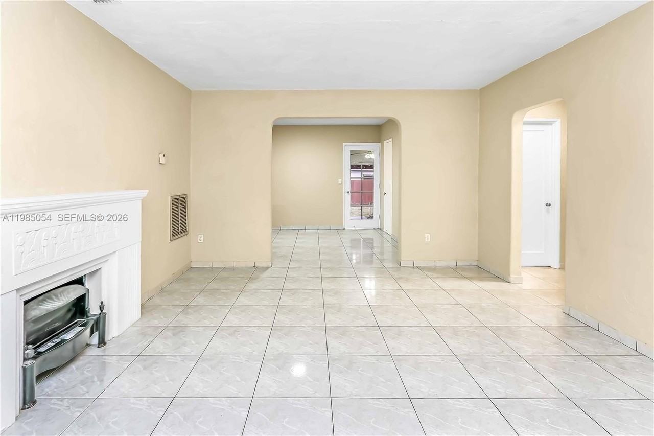 1015 Cortez St - Photo 5 of 50