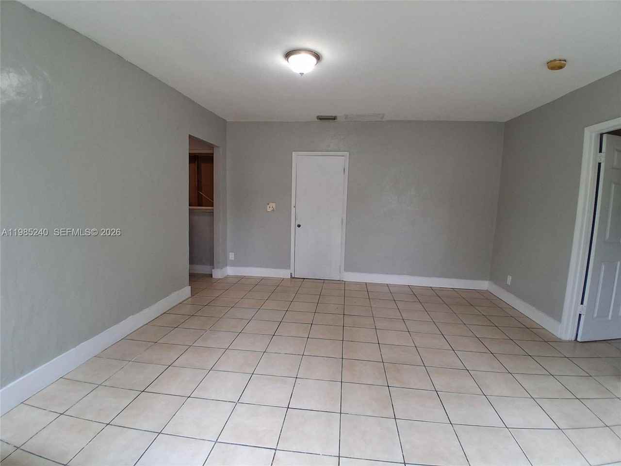 880 Nw 129th St - Photo 5 of 32