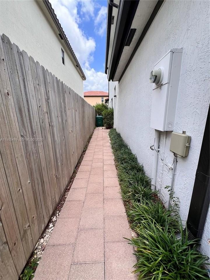 24836 Sw 118th Ave #0 - Photo 2 of 13