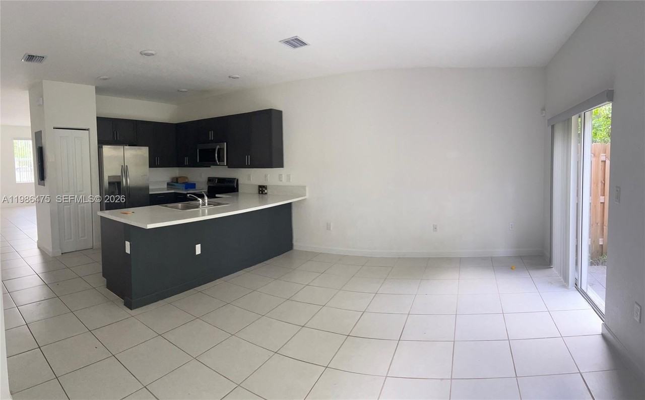 2672 Se 19th St - Photo 4 of 7