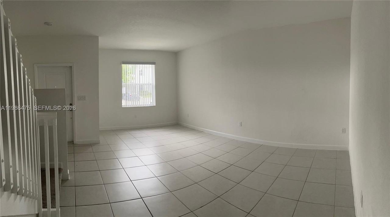 2672 Se 19th St - Photo 5 of 7