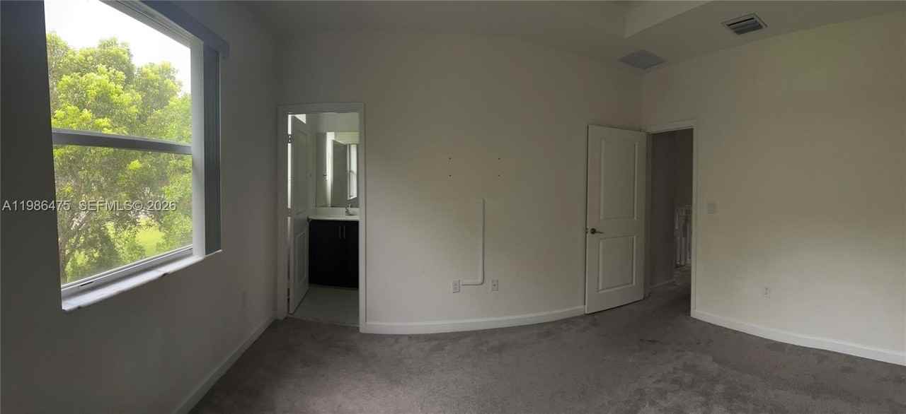 2672 Se 19th St - Photo 6 of 7