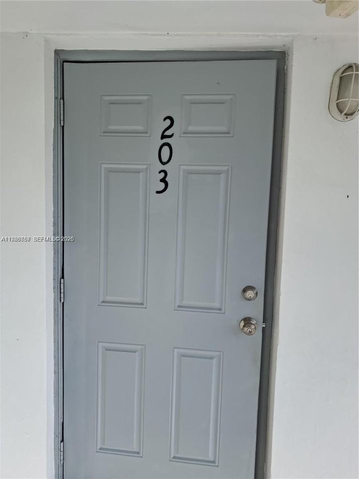 2127 Van Buren St #203 - Photo 3 of 15