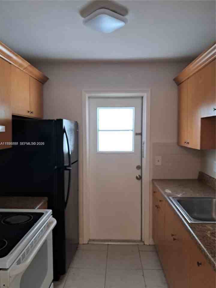 2127 Van Buren St #203 - Photo 6 of 15