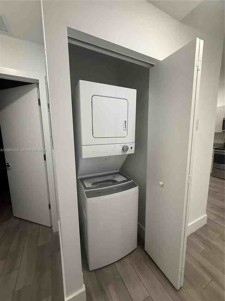 486 E 30th St #202 - Photo 6 of 16