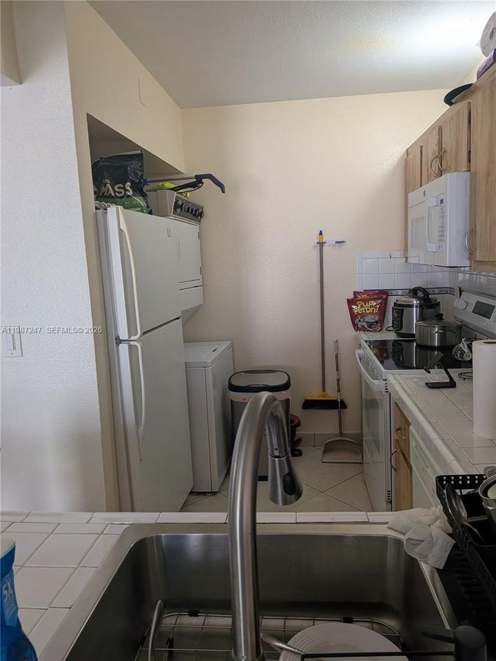 15320 Sunset Dr #14-14 - Photo 6 of 13