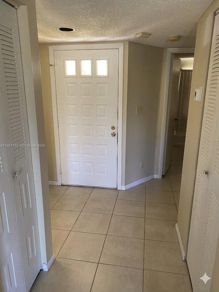 1033 Coral Club Dr #1033 - Photo 4 of 7