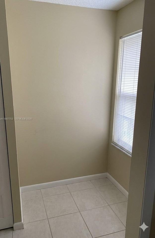 1033 Coral Club Dr #1033 - Photo 5 of 7