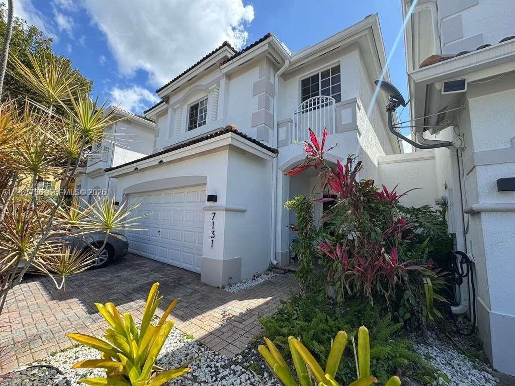 7131 Nw 114th Ct - Photo 4 of 32