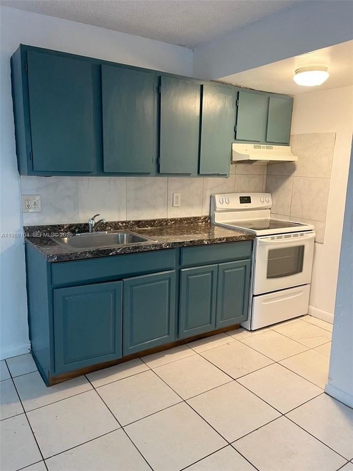 2034 Nw 43rd Ter #3 - Photo 3 of 7