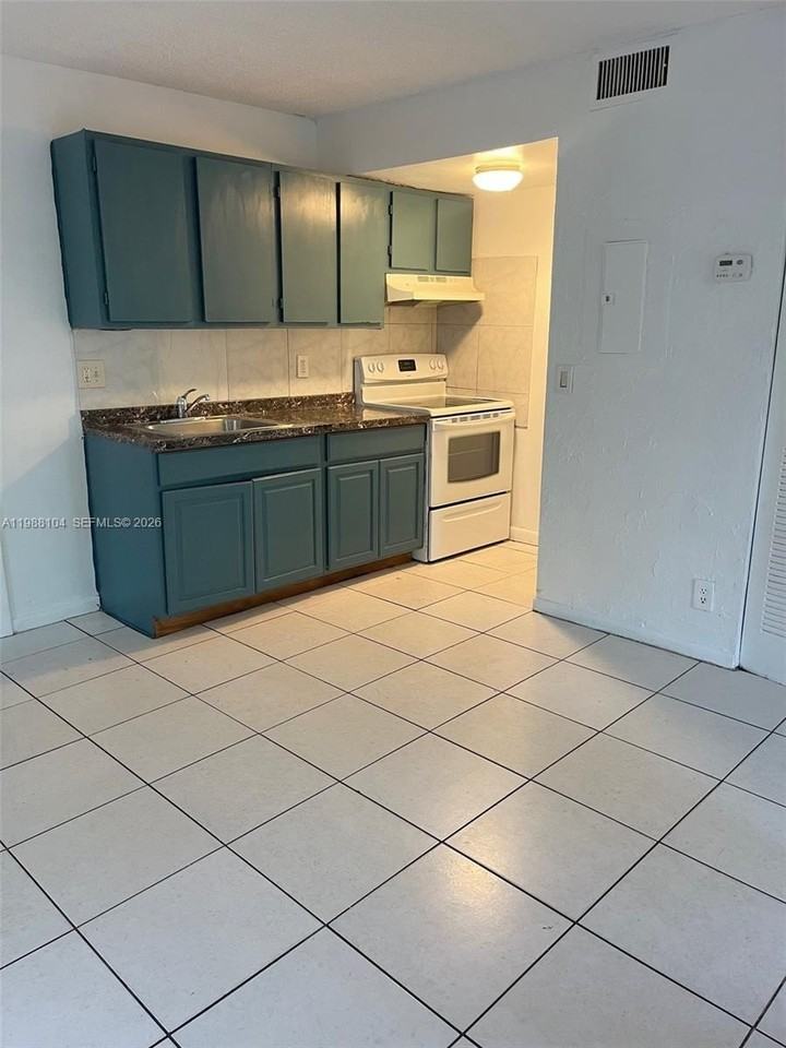 2034 Nw 43rd Ter #3 - Photo 4 of 7