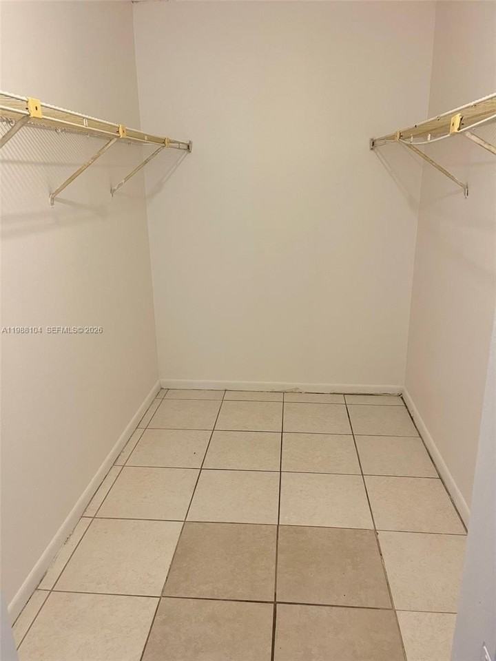 2034 Nw 43rd Ter #3 - Photo 6 of 7