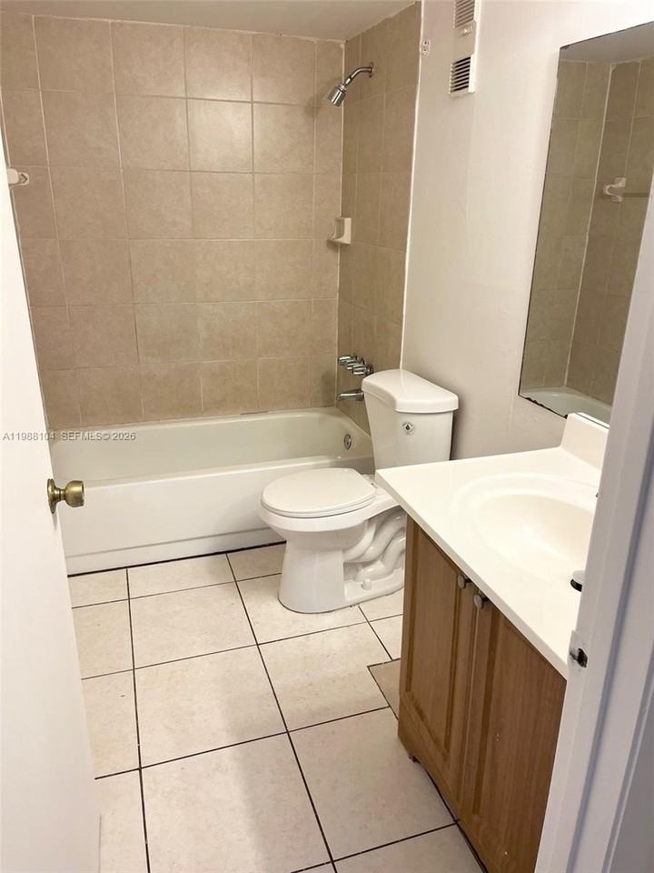 2034 Nw 43rd Ter #3 - Photo 7 of 7