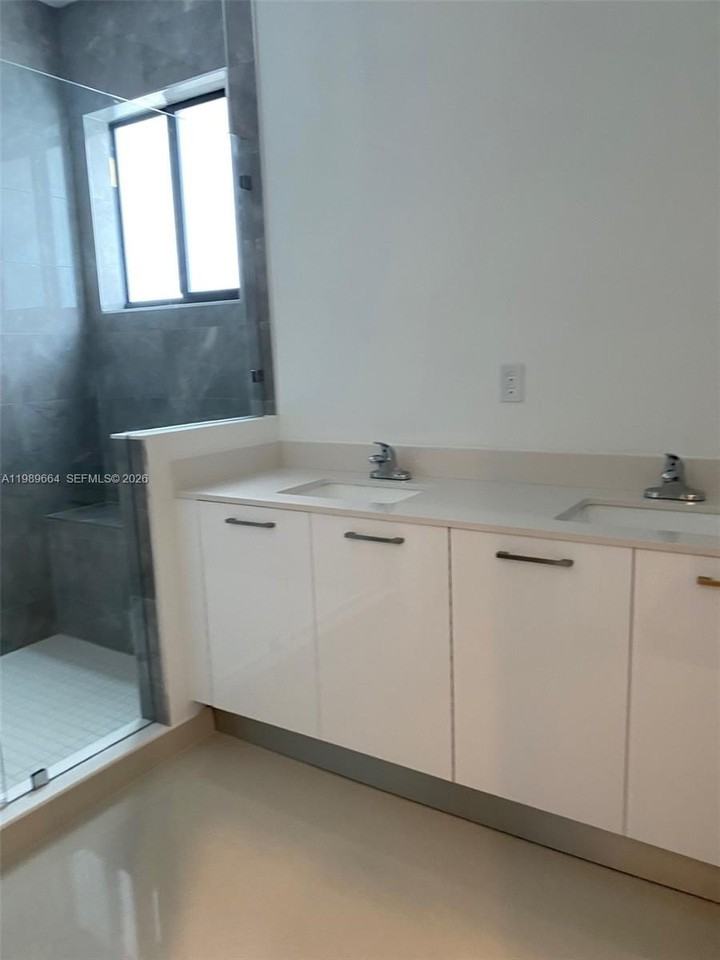 13633 Sw 157th Pl #0 - Photo 3 of 14