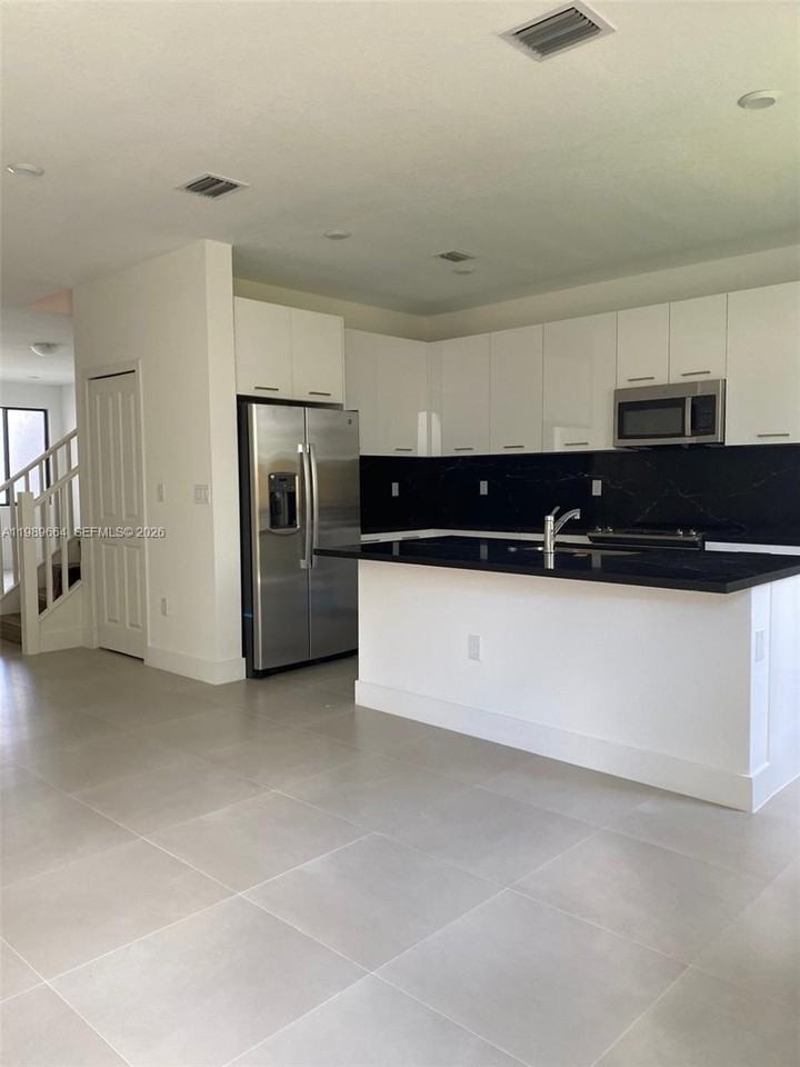 13633 Sw 157th Pl #0 - Photo 4 of 14