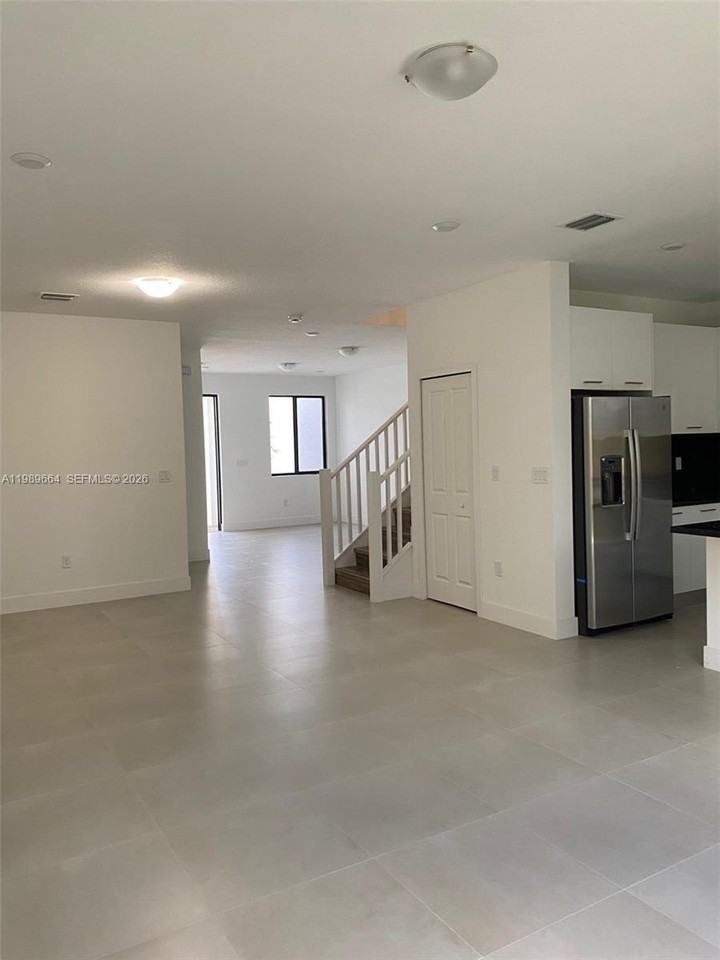 13633 Sw 157th Pl #0 - Photo 5 of 14