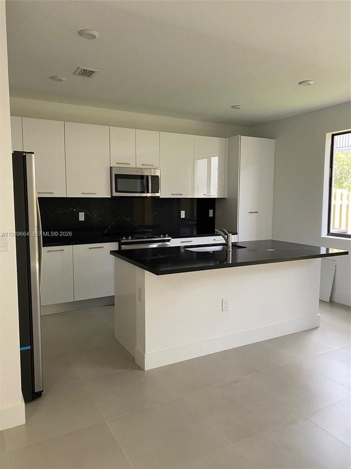 13633 Sw 157th Pl #0 - Photo 6 of 14