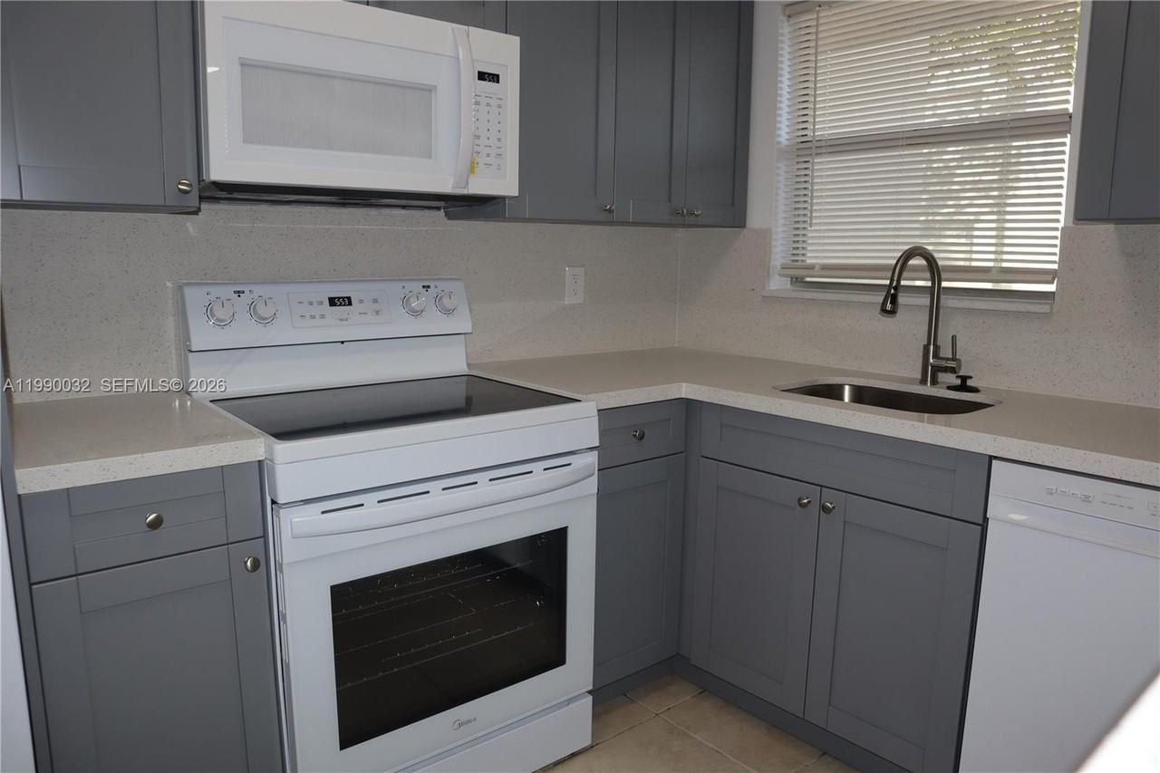 8500 Sunrise Lakes Blvd #111 - Photo 3 of 19