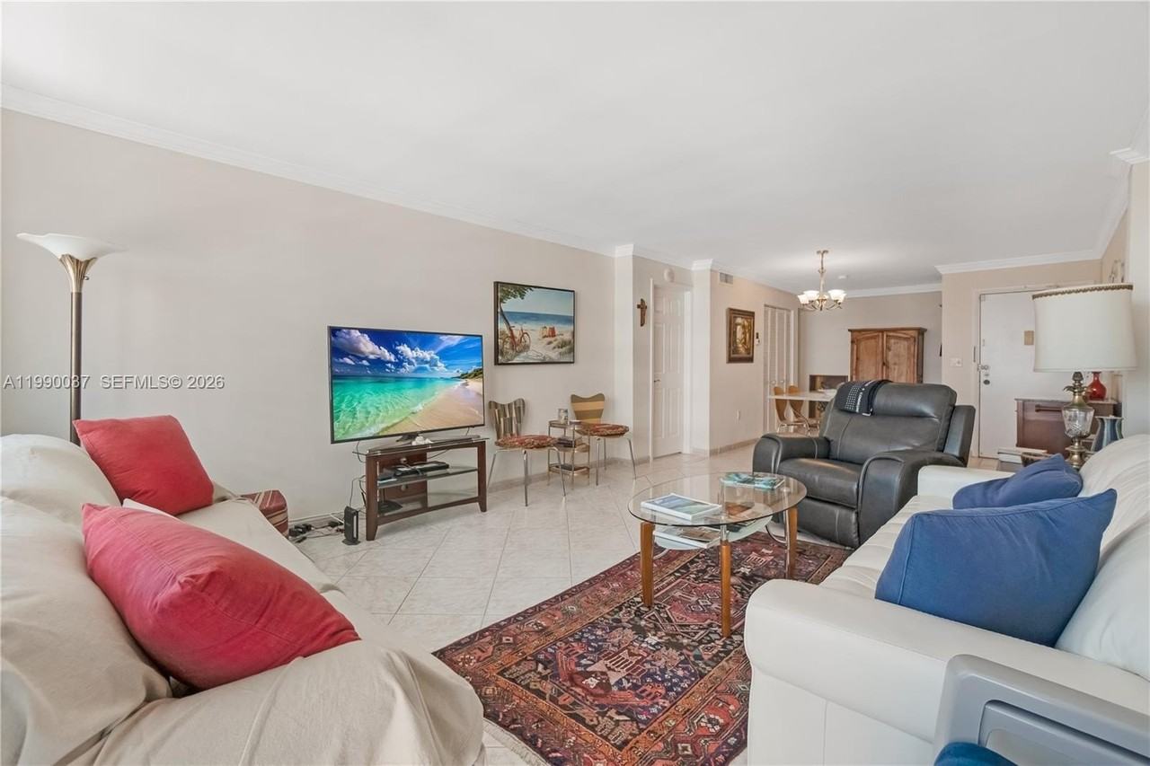 245 18th St #904 - Photo 2 of 36