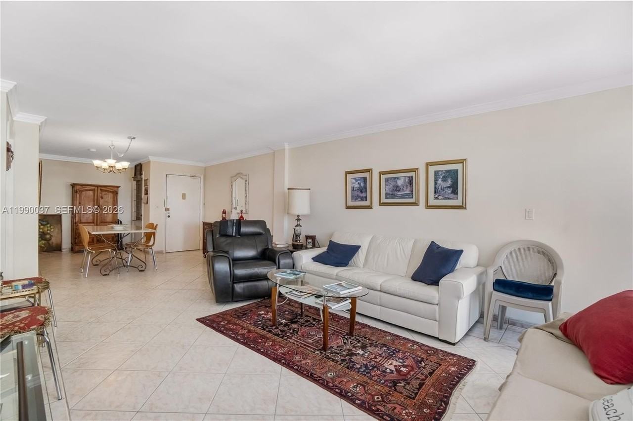 245 18th St #904 - Photo 3 of 36