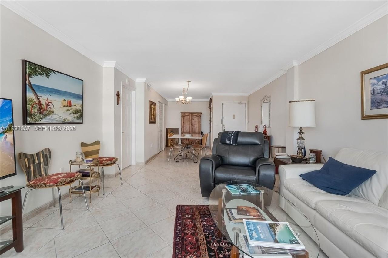 245 18th St #904 - Photo 6 of 36