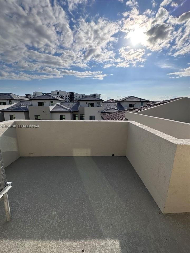 4470 Nw 83rd Ave - Photo 4 of 24