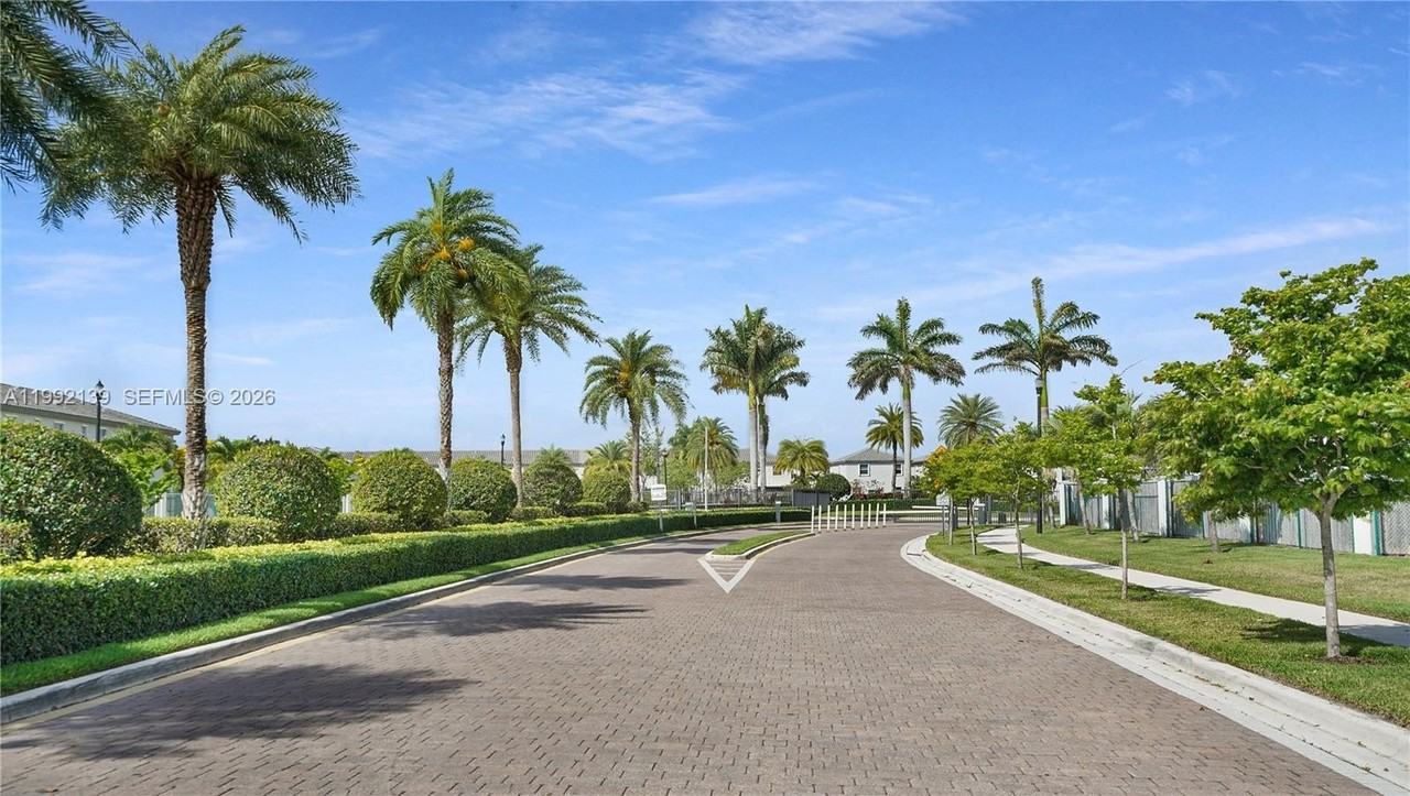 2676 Se 12th St #2676 - Photo 2 of 45