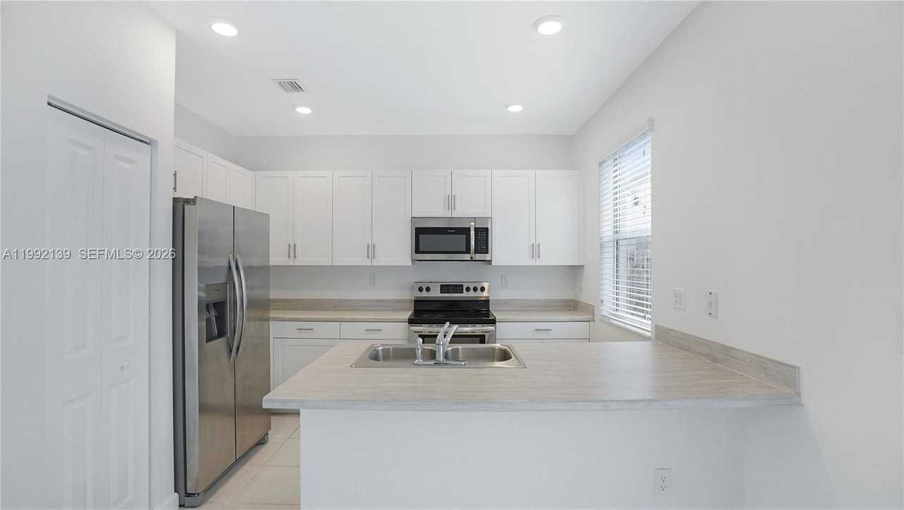 2676 Se 12th St #2676 - Photo 7 of 45