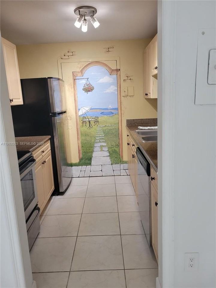 2020 Ne 135th St #904 - Photo 3 of 16