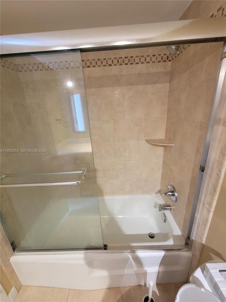 2020 Ne 135th St #904 - Photo 5 of 16