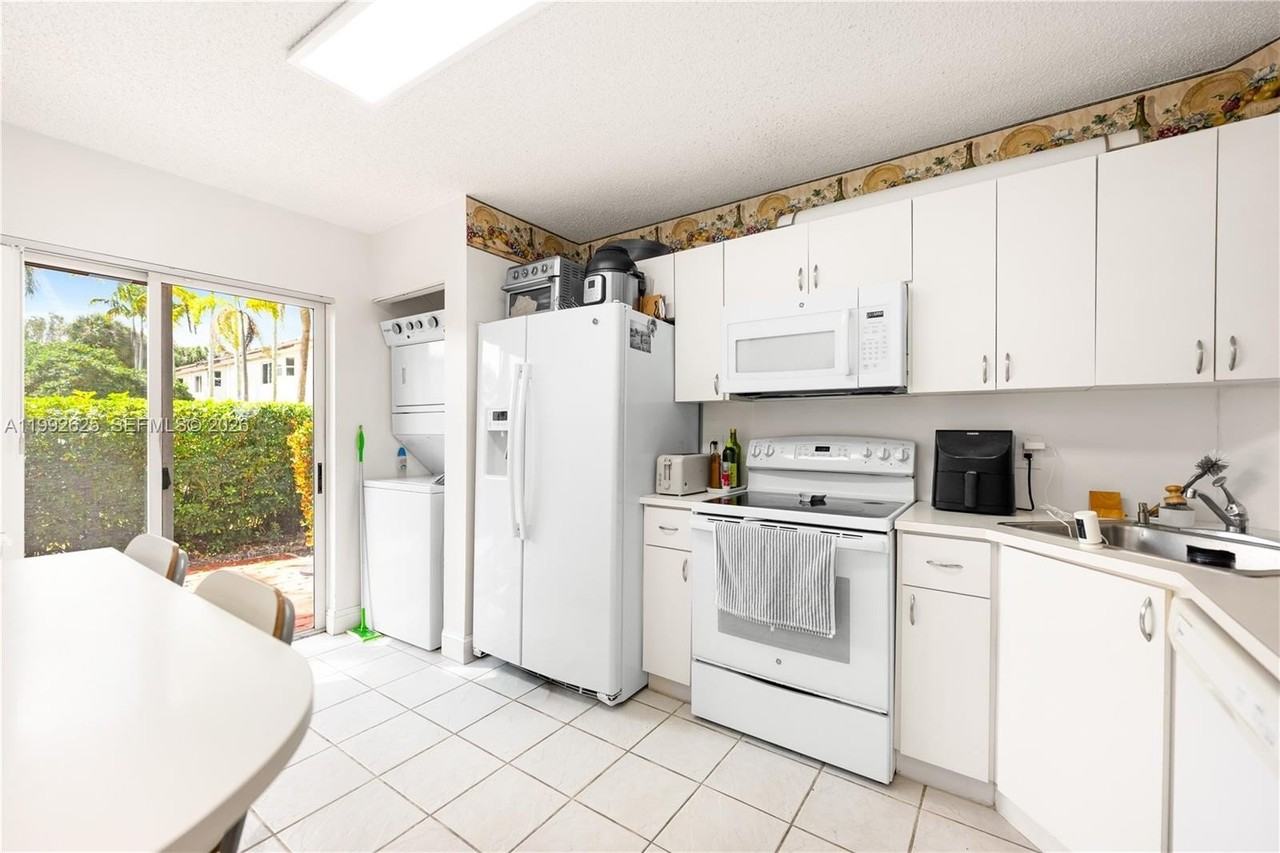 7760 Nw 22nd St #103 - Photo 7 of 26