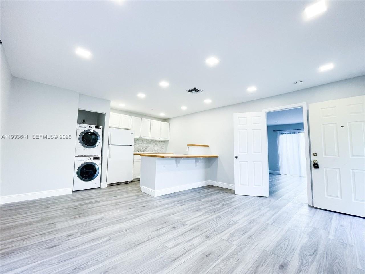 1826 My Pl - Photo 3 of 9