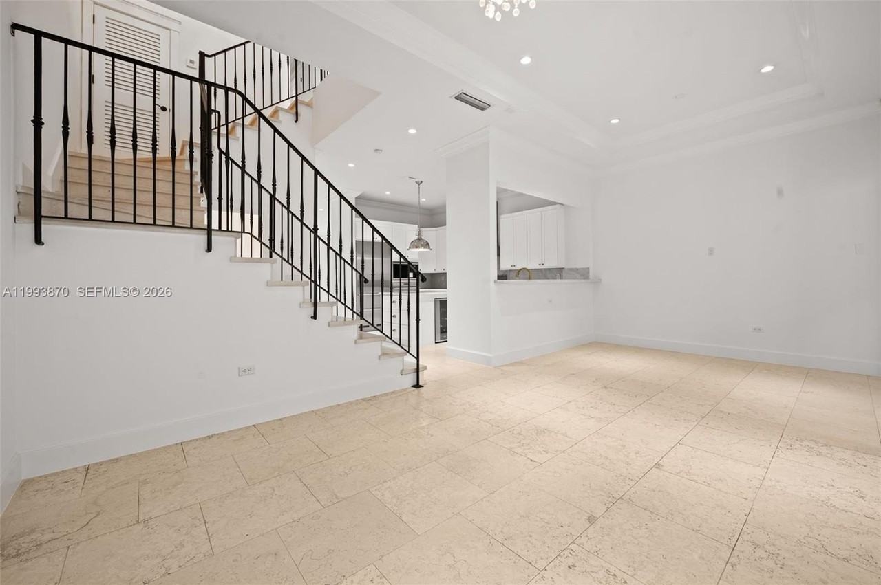 530 Valencia Ave #2 - Photo 5 of 30