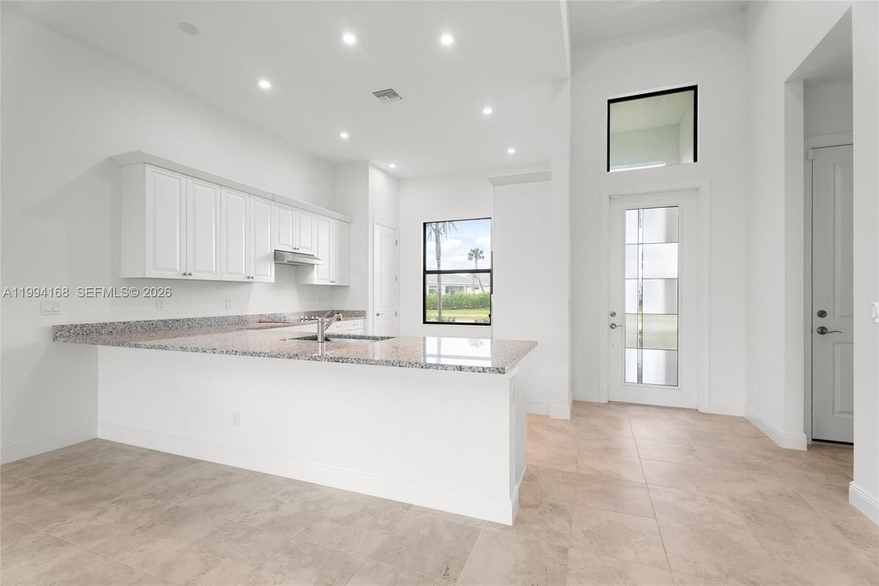 11267 Sw Pietra Way - Photo 7 of 31