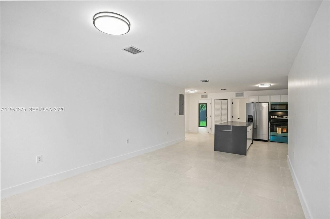 5821 Nw 30th Ave #5821 - Photo 3 of 32