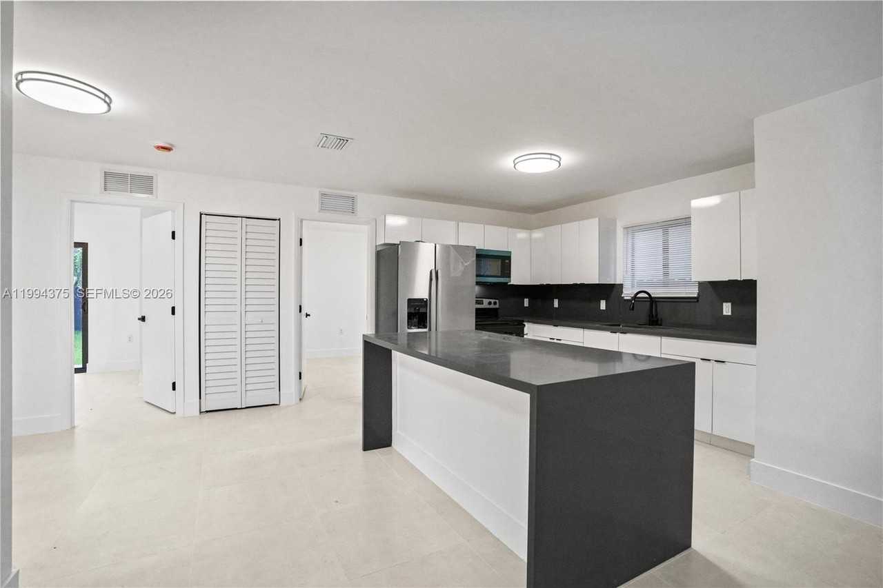 5821 Nw 30th Ave #5821 - Photo 4 of 32