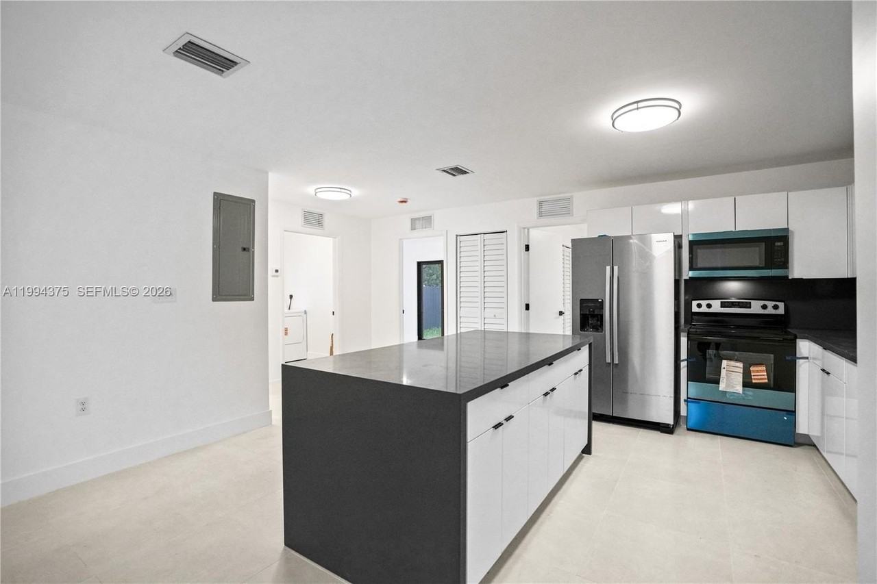 5821 Nw 30th Ave #5821 - Photo 5 of 32