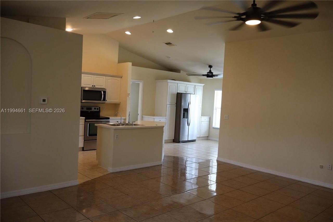 3320 Sw 11th Ave - Photo 6 of 42