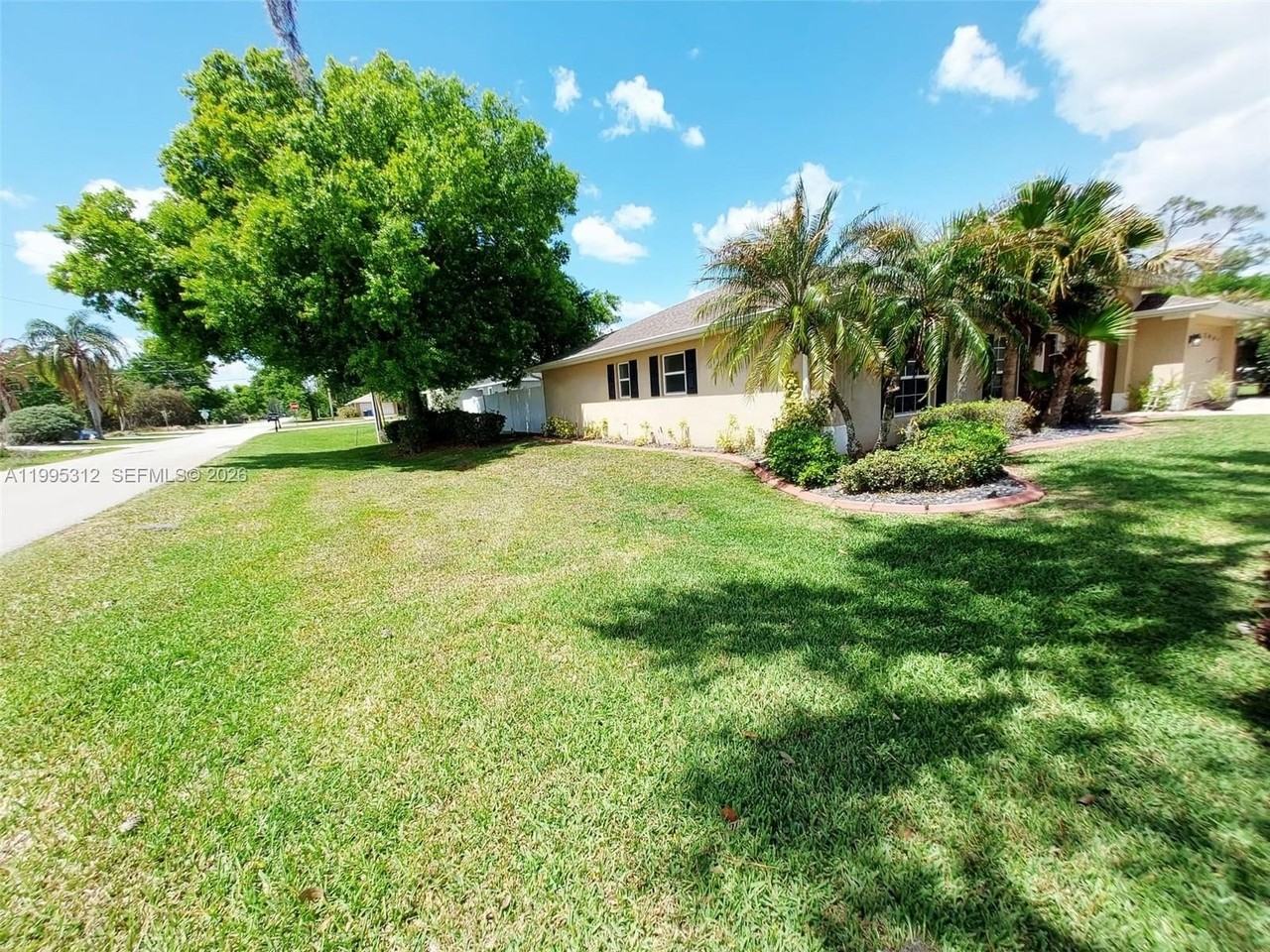 4031 Santa Barbara Dr - Photo 6 of 32