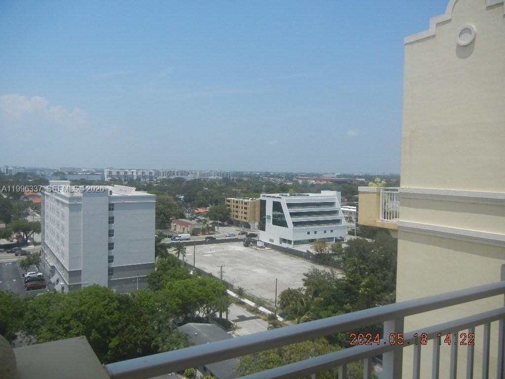 215 Sw 42nd Ave #PH07 - Photo 5 of 23